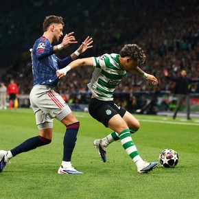 Araújo sacudió el travesaño y avisó el Sporting