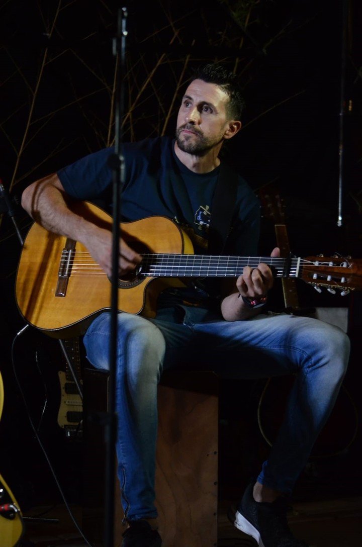 Juan Pablo Raponi, profe de música.