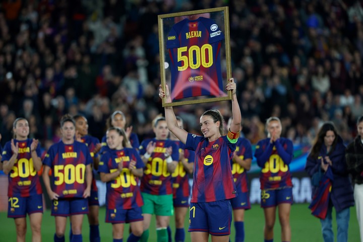 Alexia Putellas en su partido número 500 con el Barca (AP Photo/Joan Monfort)