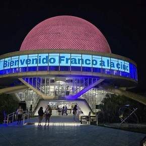 ¿Es el Planetario o el casco de Franco Colapinto?