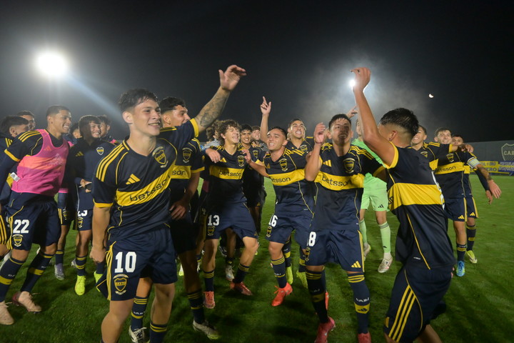 Boca extendió su fiesta en el Súper de Reserva (Foto: Federico López Claro).