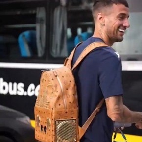 Video: el novedoso accesorio con el que viajó Mammana para enfrentar a Gimnasia de Mendoza