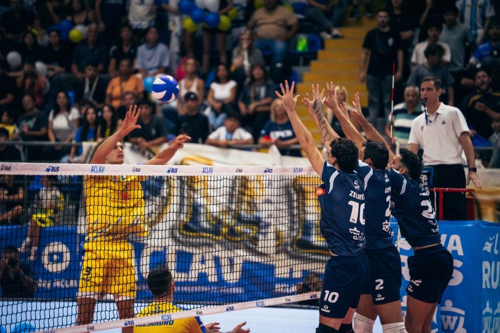 Pega el alemán Meier ante el triple bloqueo de Ciudad.