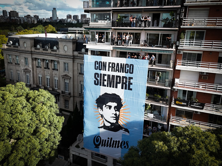 La imagen de FC43 en el edificio de Avenida Del Libertador. (Francisco Loureiro).