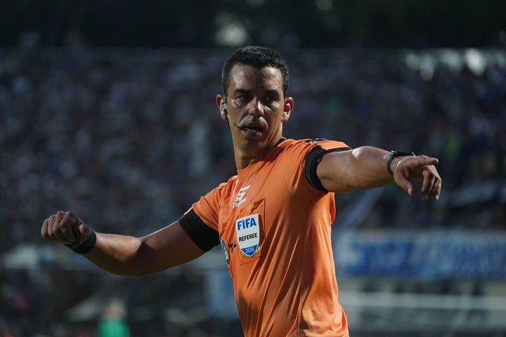 Rey Hilfer será el juez principal en el clásico de Avellaneda. 