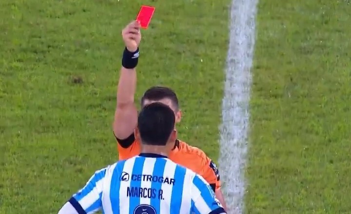 La expulsión de Marcos Rojo ante River.