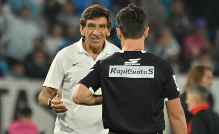 El DT de Racing habló tras el empate (FOTOBAIRES).