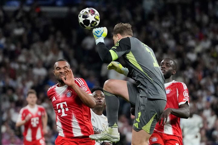 Neuer, bestial ante el Real Madrid. (Foto: AP)