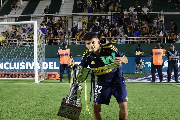 Leo Flores, goleador de la reserva de Boca
