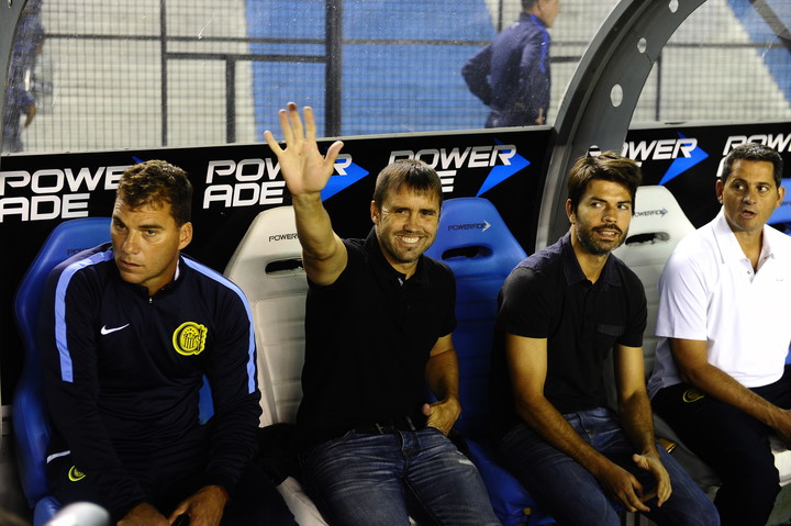 Coudet frente a Racing como DT Canalla.