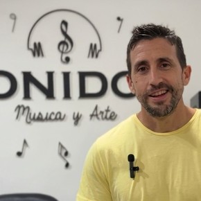 Jugó en River con Coudet, le hizo un gol a Boca y hoy es profe de música