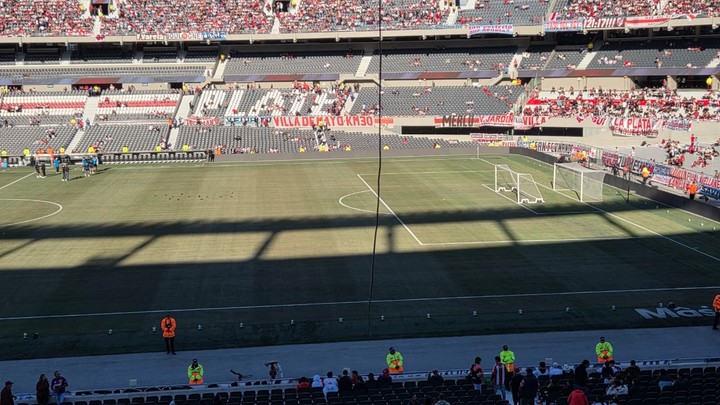 El campo de juego del Monumental para River-Belgrano (Olé).