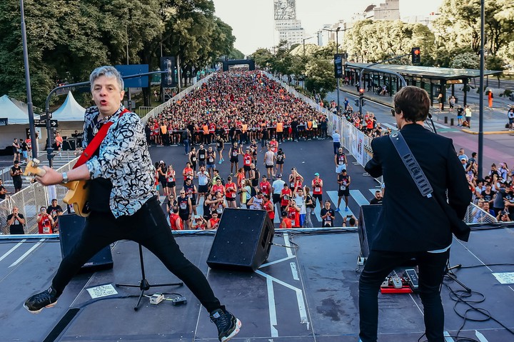 Juanse suele tocar en vivo antes de la San Silvestre, carrera habituales los 31/12.