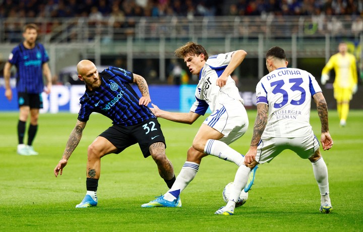 Nico Paz en acción contra el Inter (REUTERS).