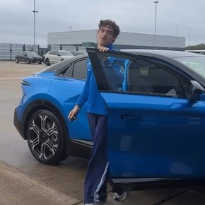 Video: el auto eléctrico de lujo que Alpine le dio a Franco Colapinto: “Quiero uno en casa”