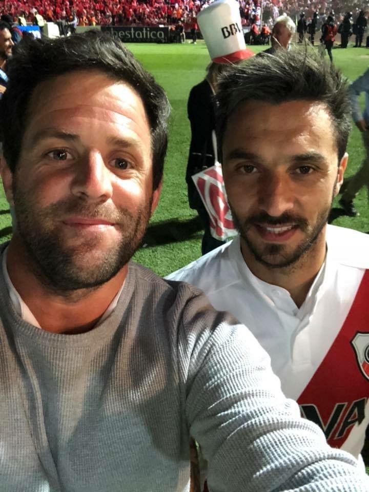 Con Nacho Scocco tras el triunfo de River contra Boca en la Supercopa Argentina 2018, en Mendoza..