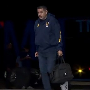 Con Riquelme junto al plantel, Boca ya está en Belo Horizonte y fue recibido por hinchas en el hotel