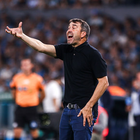 Coudet tras el 2-0 ante Racing: "Tres puntos en una cancha dificilísima, pero hay que seguir creciendo"