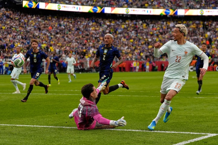 Hugo Ekitike, con la Selección de Francia. (AP Photo/Charles Krupa)
