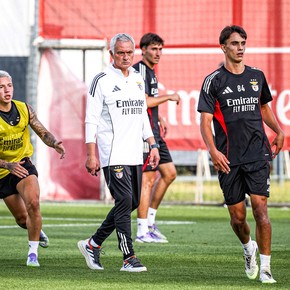 Mourinho y los aplausos para Prestianni después de conocerse la sanción de seis partidos

