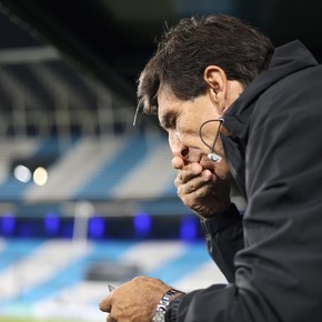 Costas, con tres bajas de último momento en Racing para visitar a Aldosivi