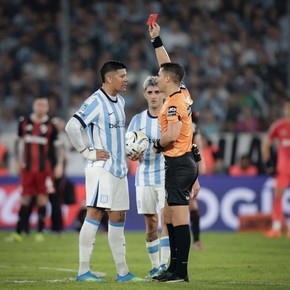 Marcos Rojo y un llamativo historial de rojas contra River