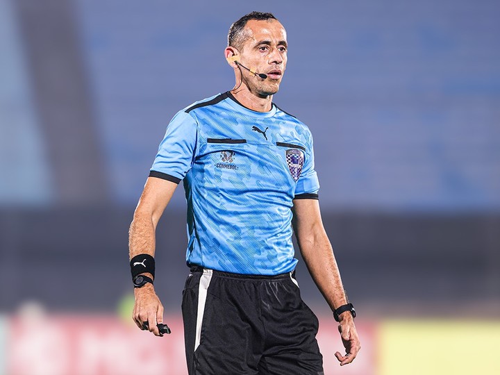 Juan Benítez fue el árbitro de Barcelona vs. Cruzeiro