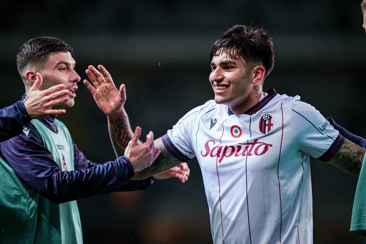 Castro, el Dibu y Buendía están desde el arranque. 