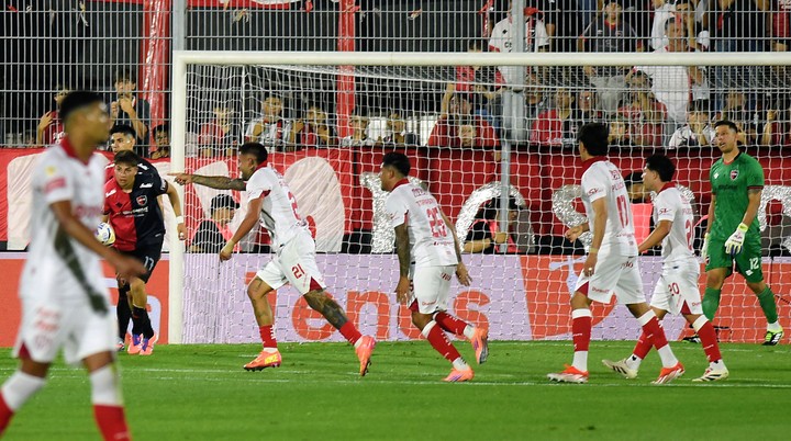 Unión tiene que ganar para no bajarse de la pelea (Fotobaires).