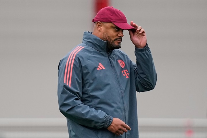 Kompany durante la práctica de esta mañana (AP Photo).