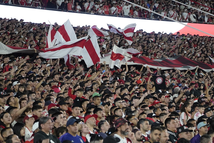 El Monumental se prepara para la Copa. Foto Marcelo CarrolL