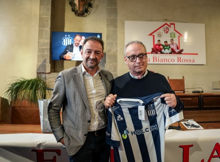 Matías Bergoglio, en la inauguración de la Casa Biancorrosa, el proyecto de Juveniles de AC Citta di Castello. (Instagram: @accittadicastello1919)