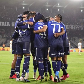 Talleres venció a Riestra y quedó a un paso de los playoffs