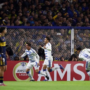 La mano en el 1-1 de Cruzeiro: Boca protestó y el VAR llamó, pero el árbitro cobró gol