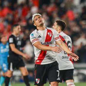 River jugó mal, perdió ante Atlético Tucumán y se fue entre silbidos del Monumental