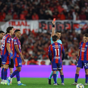 Video: el planchazo por el que expulsaron a Matías Reali ante River