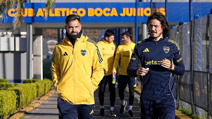Giménez y Cavani, dos centrodelanteros que por ahora no estarían ante Cruzeiro (Prensa Boca).