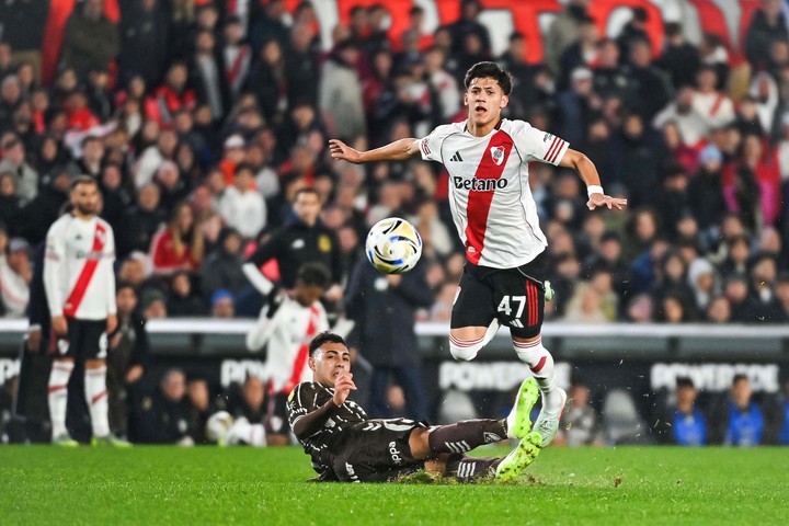 Juan Cruz Meza, en su debut en River contra Platense (Prensa River).
