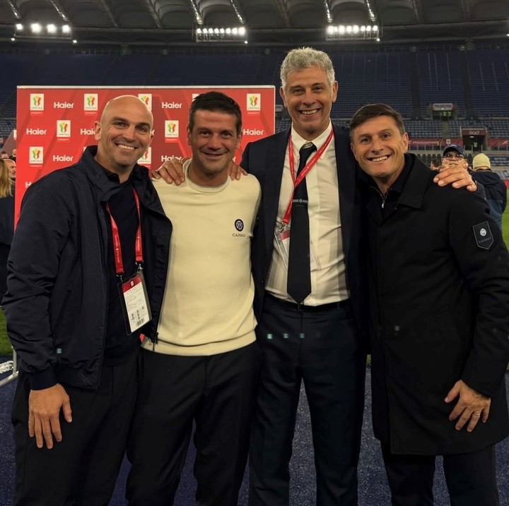 Zanetti junto a Cristian Chivu, Francesco Toldo y Esteban Cambiasso