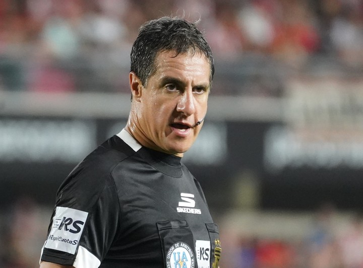 El árbitro designado para este partido es Pablo Echavarría. (Foto Marcelo Carroll - CLARIN)