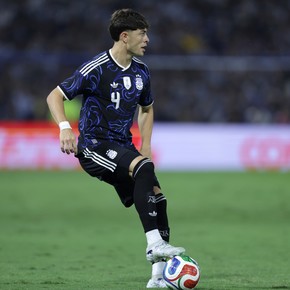Giay, el séptimo convocado de Scaloni para la gira previa al Mundial