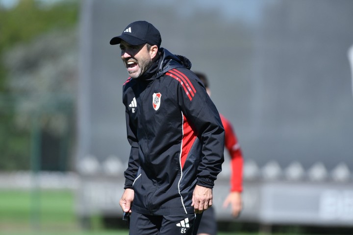 Coudet, enérgico en la práctica. Prensa River.