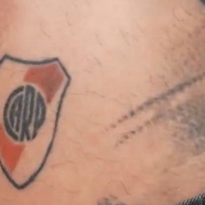 Otamendi reveló el escudo de River que tenía tatuado en secreto 