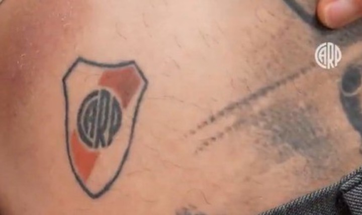El tatuaje de Otamendi.