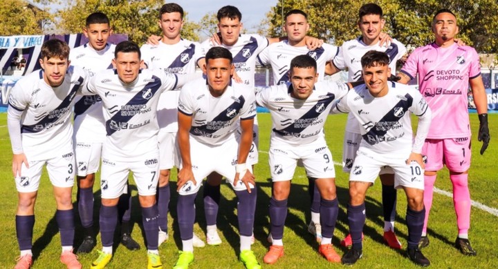 Así formo Lamadrid para quedarse con los 3pts. 