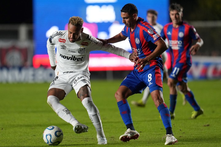 En el Nuevo Gasómetro, San Lorenzo empató con Santos (AP).