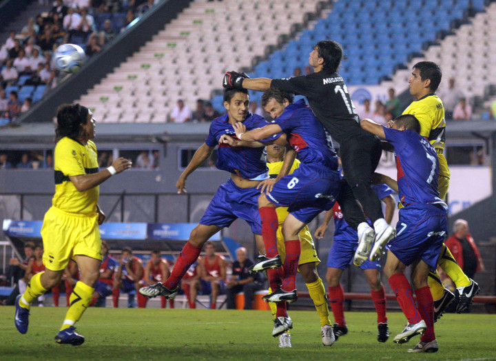 Javi García ante Tigre en el Apertura 2008.