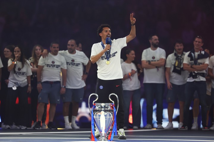 Marquinhos habla en el Parque de los Príncipes (EFE).