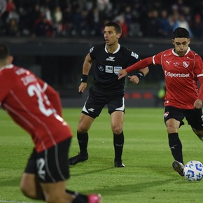 Rojo, locura: le ganó a Unión con dos golazos y clasificó a octavos de la Copa Argentina