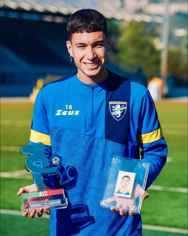 Matías Soulé fue premiado por la Asociación Italiana de Futbolistas.